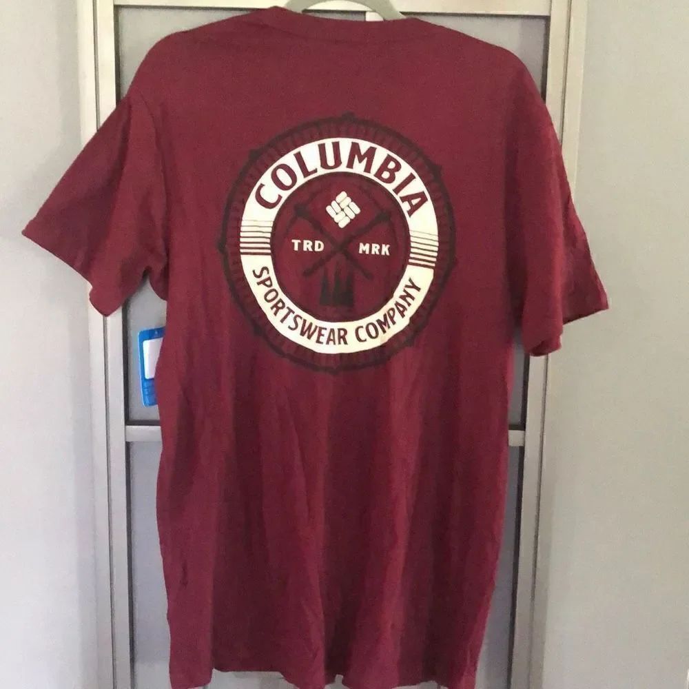 Columbia Sportswear men's burgundy logo T-shirt size L